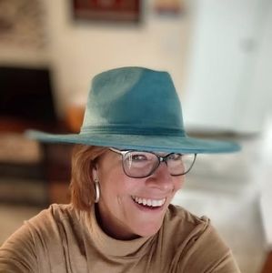 Meet your Posher, Liz